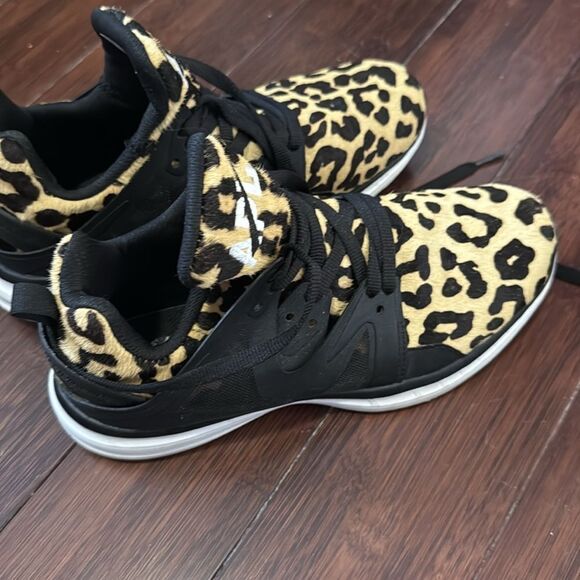 Cheetah Print APL Sneakers - Like New - Size 8.5 Super Comfortable - Picture 3 of 6